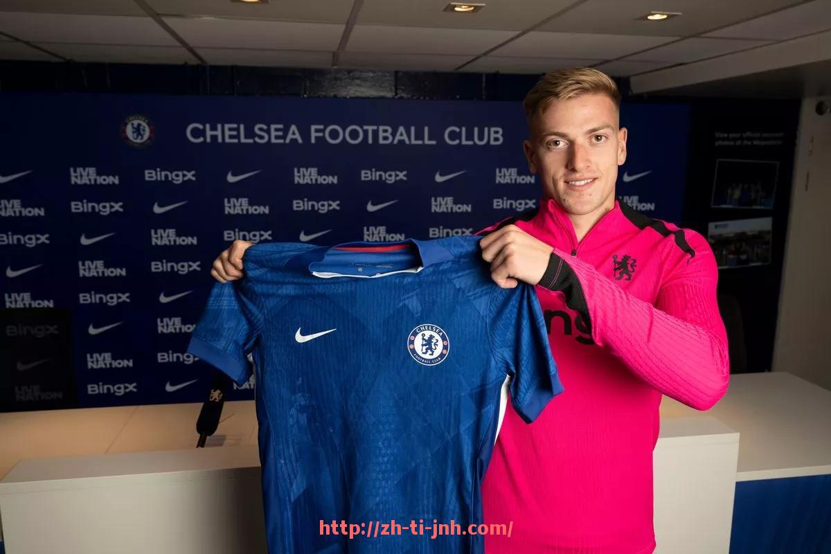 金年会体育-世俱杯球员技术动作解析：精彩过人与花式盘球回放